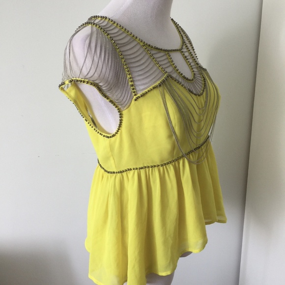 Bebe Chain blouse Top in Yellow - Picture 2 of 6